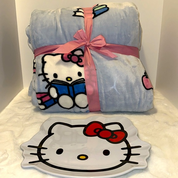 Hello Kitty plush full/queen size blanket and melamine plate set - Picture 7 of 9